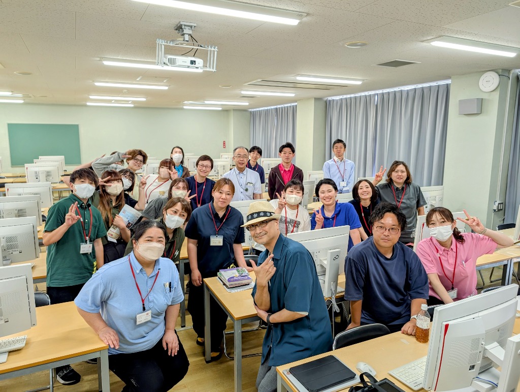 受講生のみなさまとの記念撮影（MGL 学園様にて）